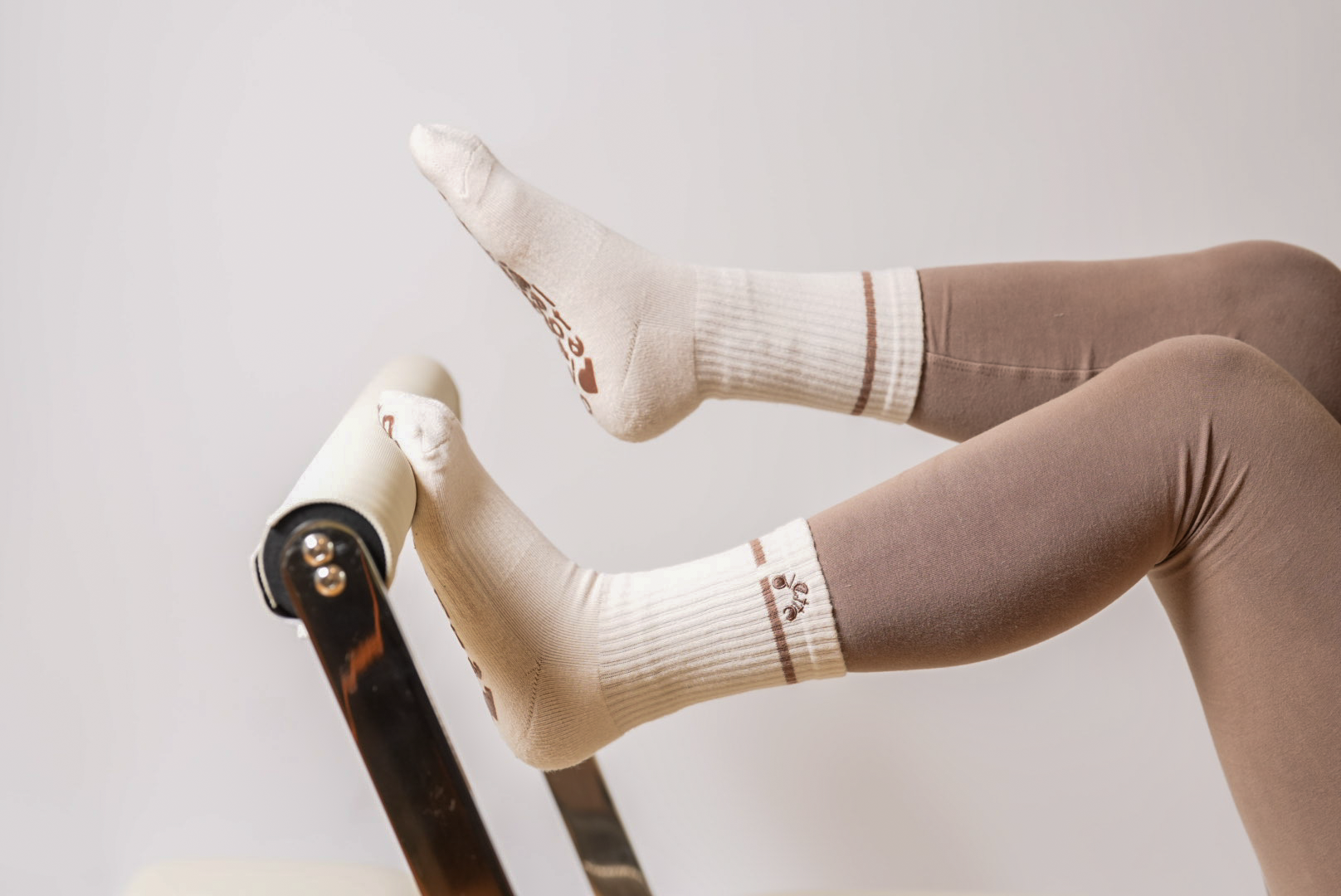 Non slip socks - Oat Latte