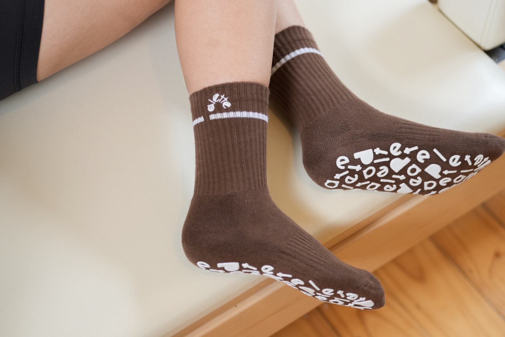 Non slip socks - Chocolate Brownie