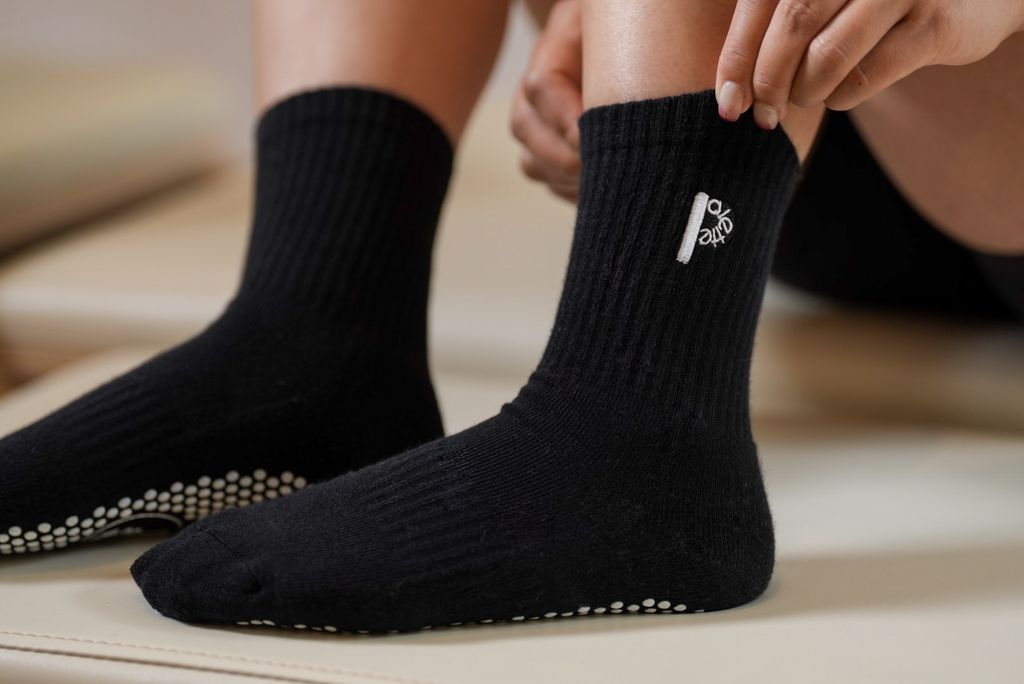 Crew non slip socks - P logo socks black