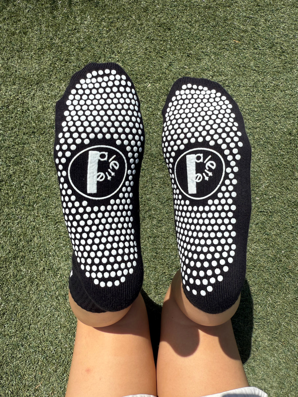 Crew non slip socks - P logo socks black