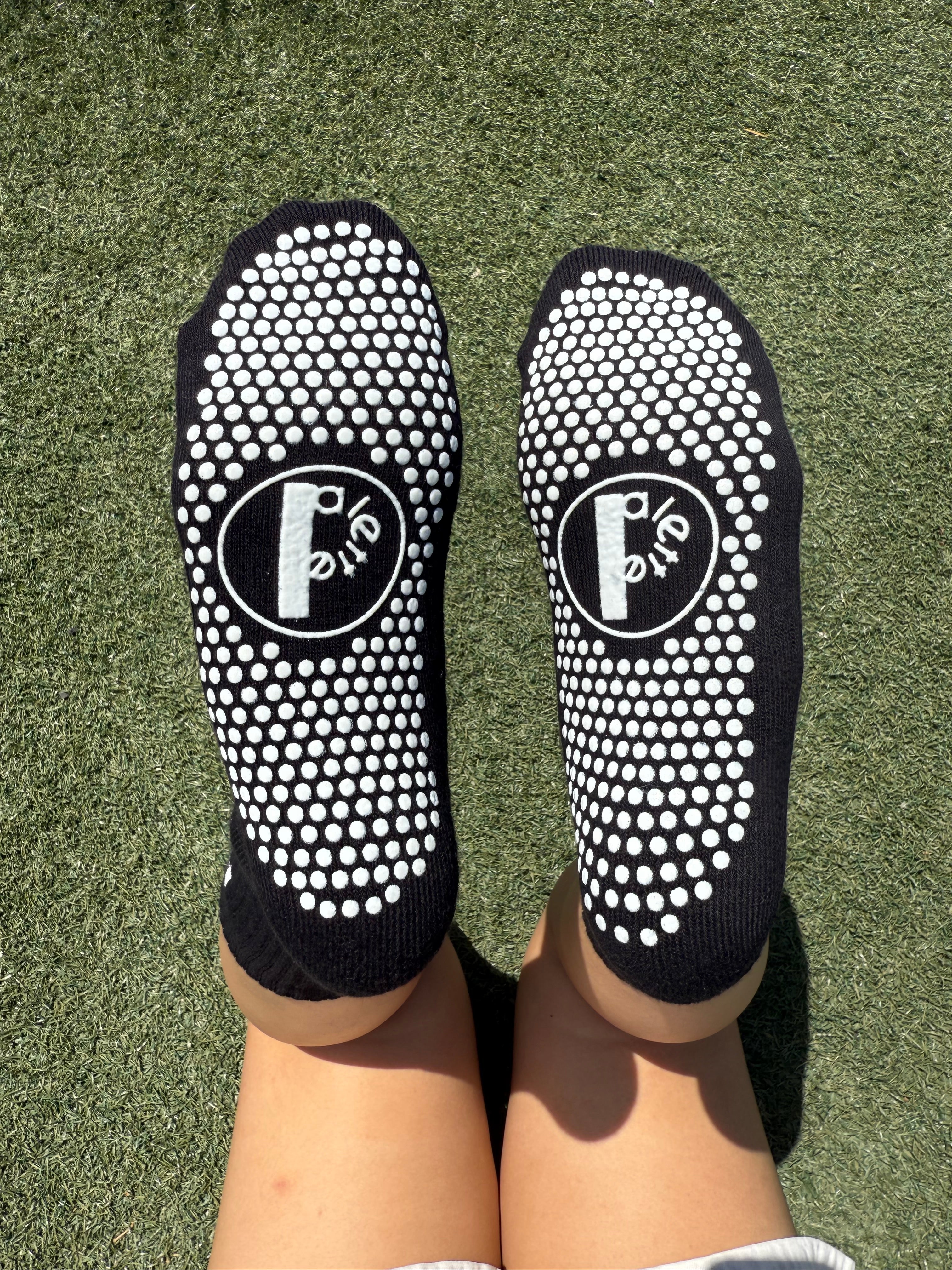 Crew non slip socks - P logo socks black